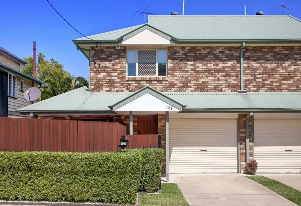 Nundah 3Phòng ngủ NUNDAH - SPACIOUS FREEHOLD TOWNHOUSE - NO BODY CORP FEES