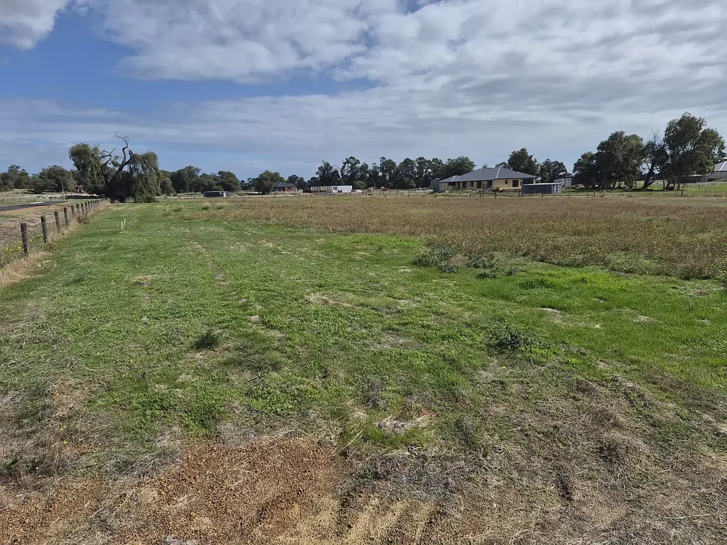 Crooked Brook  RARE ONE OFF OPPORTUNITY TO BUY A CORNER BLOCK WITH TITLE AVAILABLE