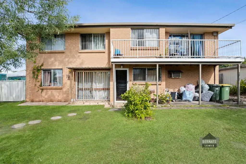 Beenleigh 5Habitaciones LARGE FAMILY HOME WITH 4 BAY LOCK UP SHED IN GREAT LOCATION!!!