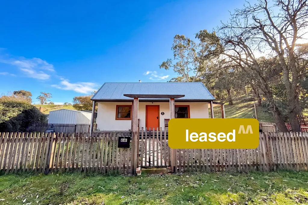 Peaceful Country Living with Garden Surrounds