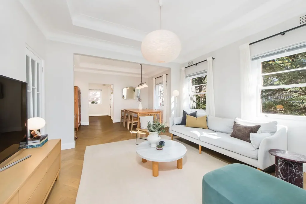 Cammeray 2 Slaapkamer House-sized Art Deco apartment on the village fringe