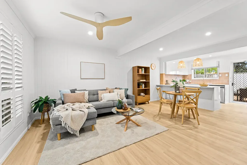 Springwood 2房 保养良好Rosewood Court 2卧1.5卫 全新厨房 浴室升级 私人车库 游泳池 BBQ区 宁静安全 Fully Renovated Modern Unit with Designer Backyard – Move-In Ready & Investment Perfect