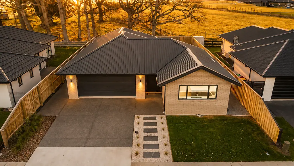 Woodend 3 Bedroom Come Home to Country Views on Crossley