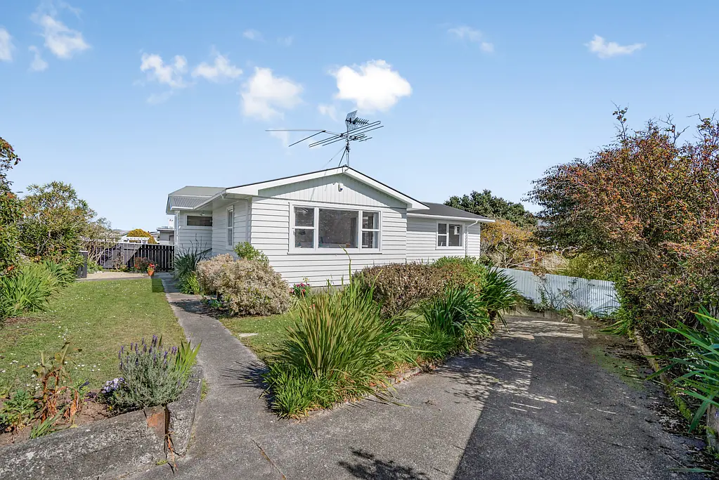 16 Clematis Grove, Maungaraki, Lower Hutt, Wellington