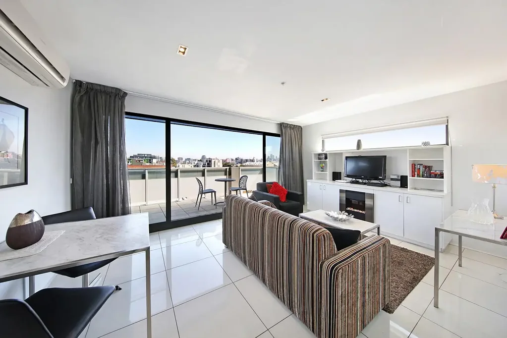 Lifestyle living with uninterrupted city views!