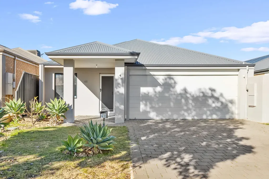 Banksia Grove 3房  First Chance to View - This Saturday 27th @ 9:45am - 10:15am