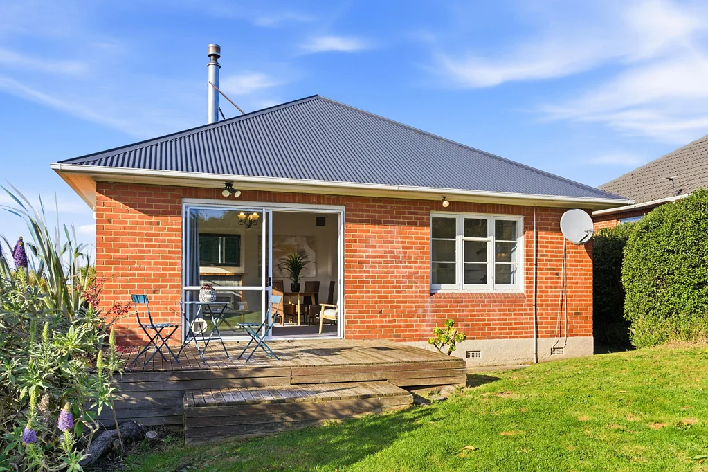 Kew 3Moenga Affordable charm with views that will impress