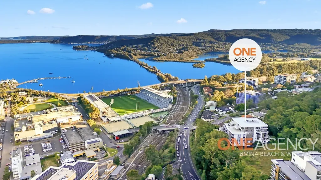 Gosford 2 Bedroom LUXURIOUS APARTMENT WITH SPECTACULAR WATER VIEWS !