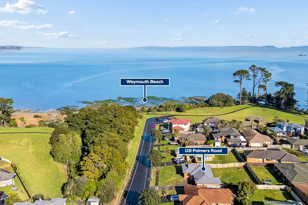 Clendon Park 3कमरा Solid Family Home, Big Potential