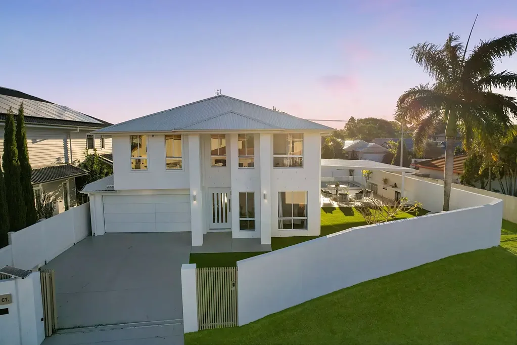 Clear Island Waters 5Moenga Contemporary Luxury in Clear Island Waters