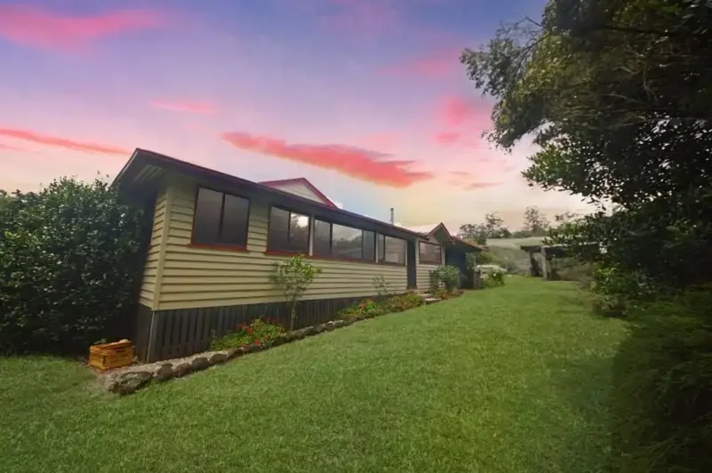 Ravenshoe 4房  AHERTON TABLELANDS GEM =30 ACRES, Q'LANDER, SHEDS. CREEK, ORHARDS  SOLAR  & MORE Discover Your Own Slice of Paradise. EOI OVER $890k- BE QUICK!