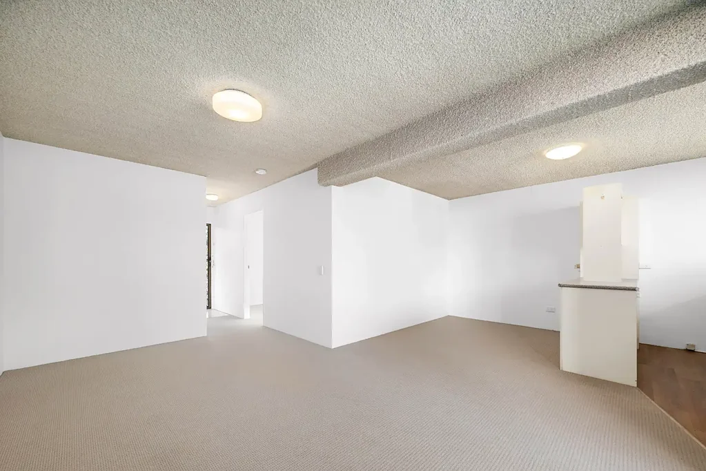 Refurbished Spacious Unit in Fantastic Spot