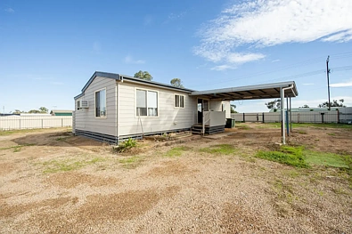Port Pirie 1 Slaapkamer Investment Opportunity on Expansive Multi-Allotment Holding