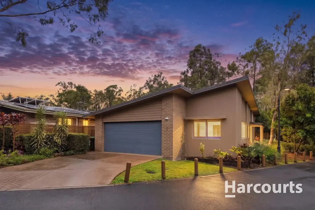Parkinson 3房  Rare House-Sized Lowset Villa in Stretton Catchment!