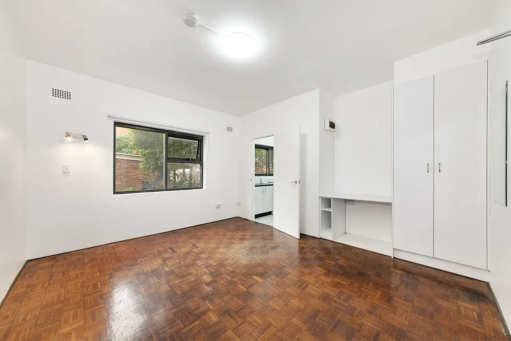 Unfurnished studio apartment in popular street