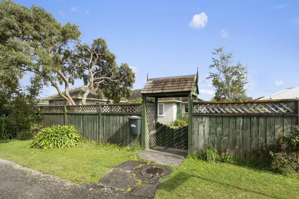 Wainuiomata 4બેડરૂમ Freehold Gem Packed with Potential
