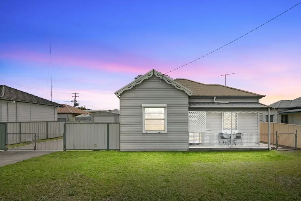 Weston 3房  Neat & Tidy Weatherboard Home Steps from Nearby Conveniences