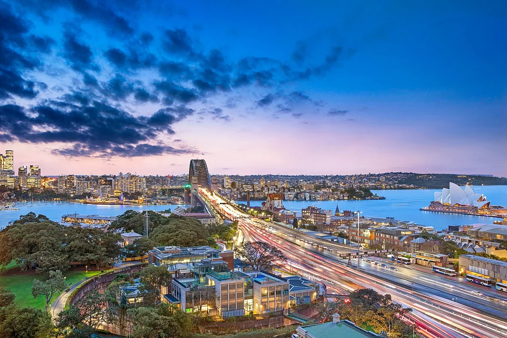 Sydney 3침실 A Rare and Exclusive Sanctuary Boasting a Huge 238 Square Metre Whole Floor Apartment