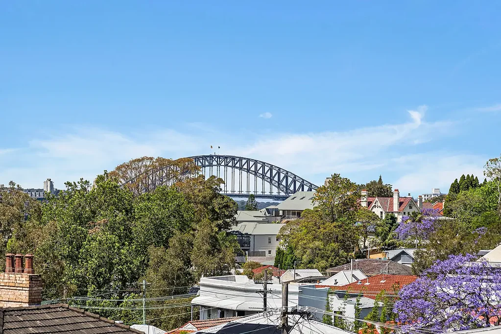 Spacious Two-Bedroom Apartment with Spectacular City & Harbour Bridge Views