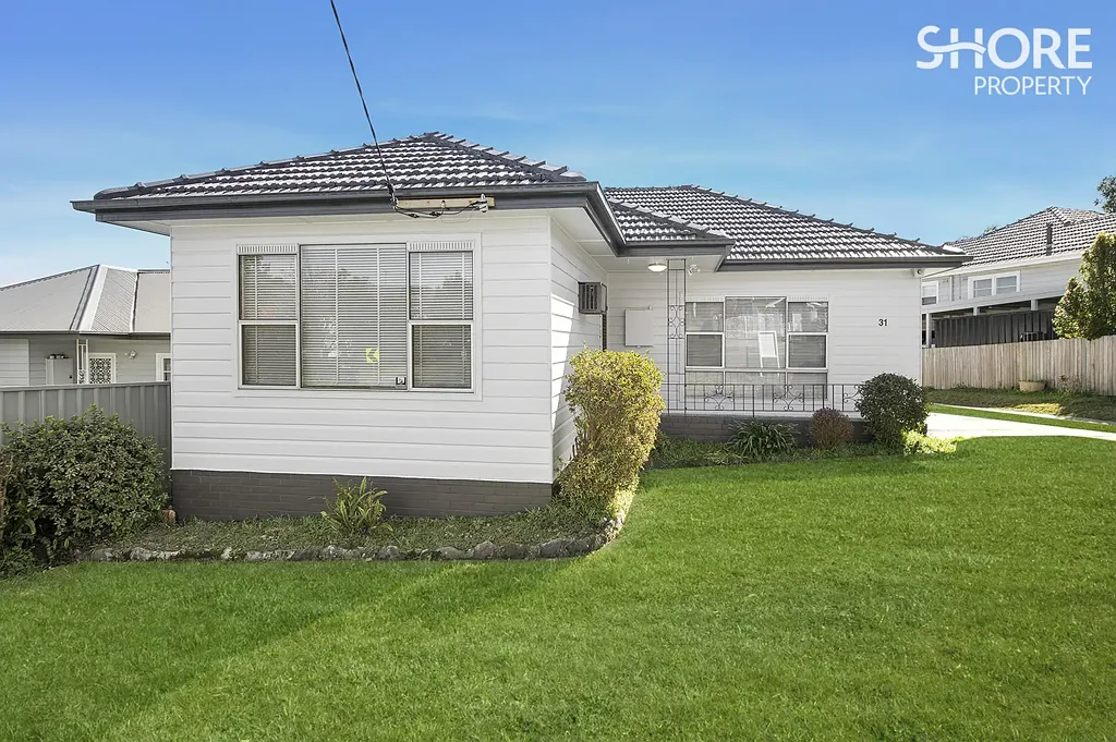 Charlestown 4房  Charming Family Home Packed With Potential in a Prime Charlestown Location