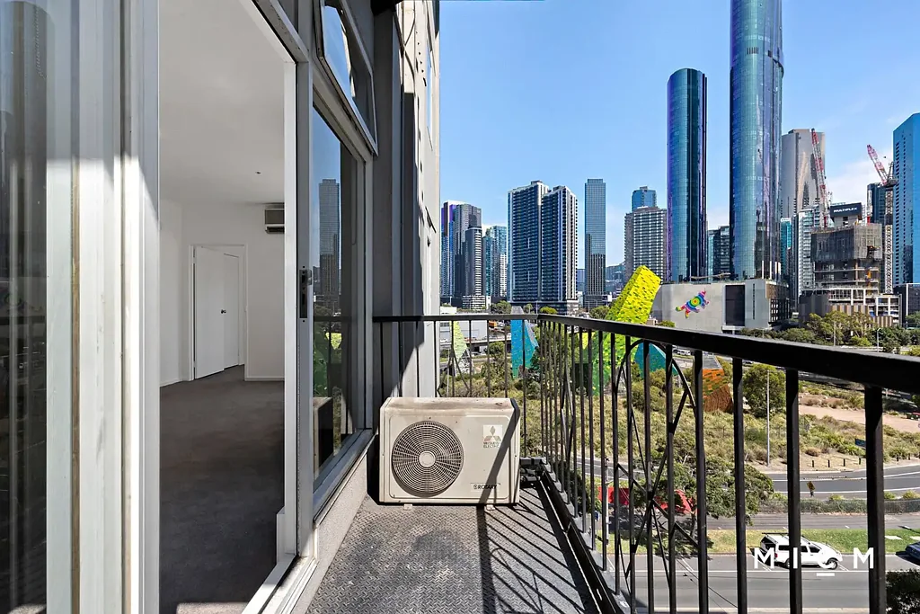 Southbank 1房 朝北一居室  开敞户型  步行便利  南岸社区  艺术区活力  厨房备餐  北向阳台  浴缸淋浴  全新粉刷  安全停车  健身房入口 Radiant Retreat in a Sought-After Southbank Setting