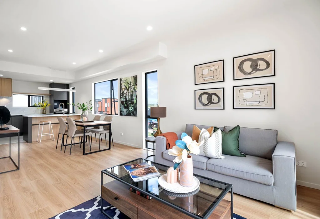 Flat Bush 3Moenga Stunning 3 Ensuites with Balcony and Garage