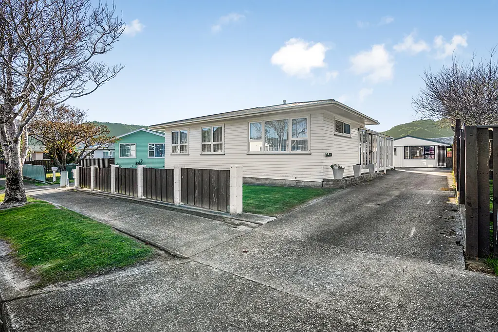 Wainuiomata 3غرفة نوم Move-In Ready with Endless Potential