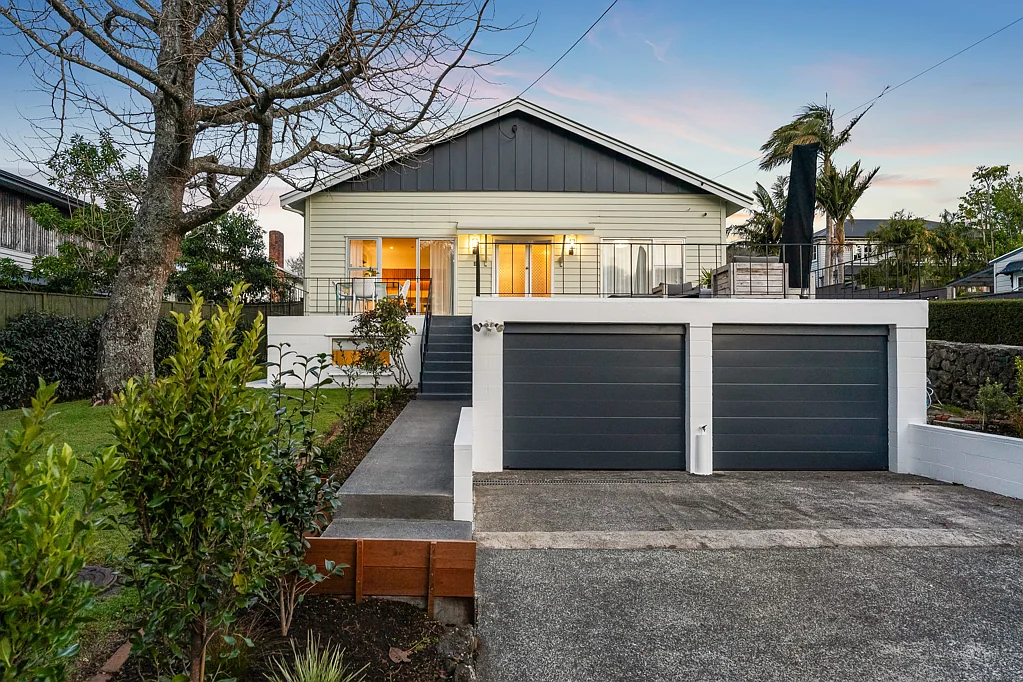 Mount Albert 3房  Mt Albert Trifecta : Style, Space, School Zones