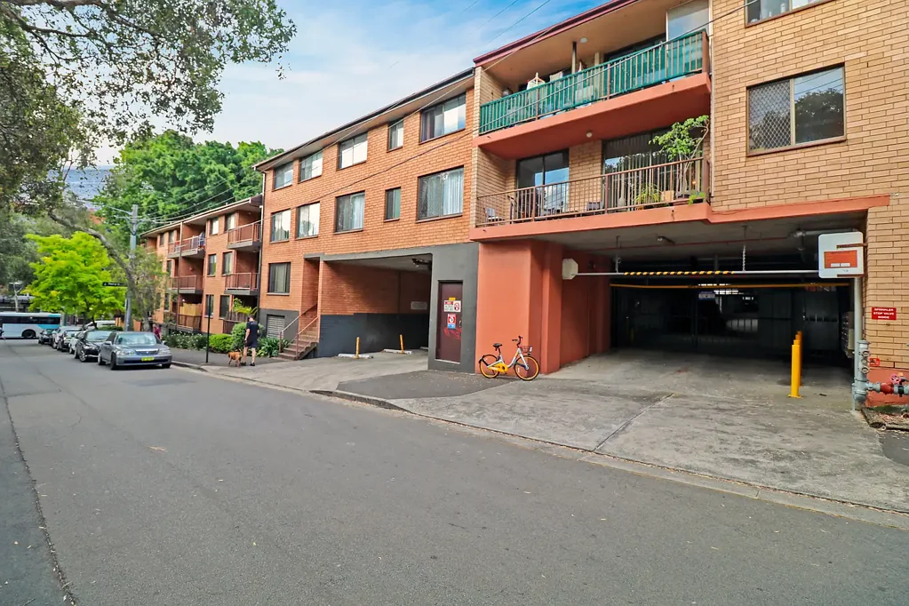 Spacious 1 Bedroom Unit For Rent!