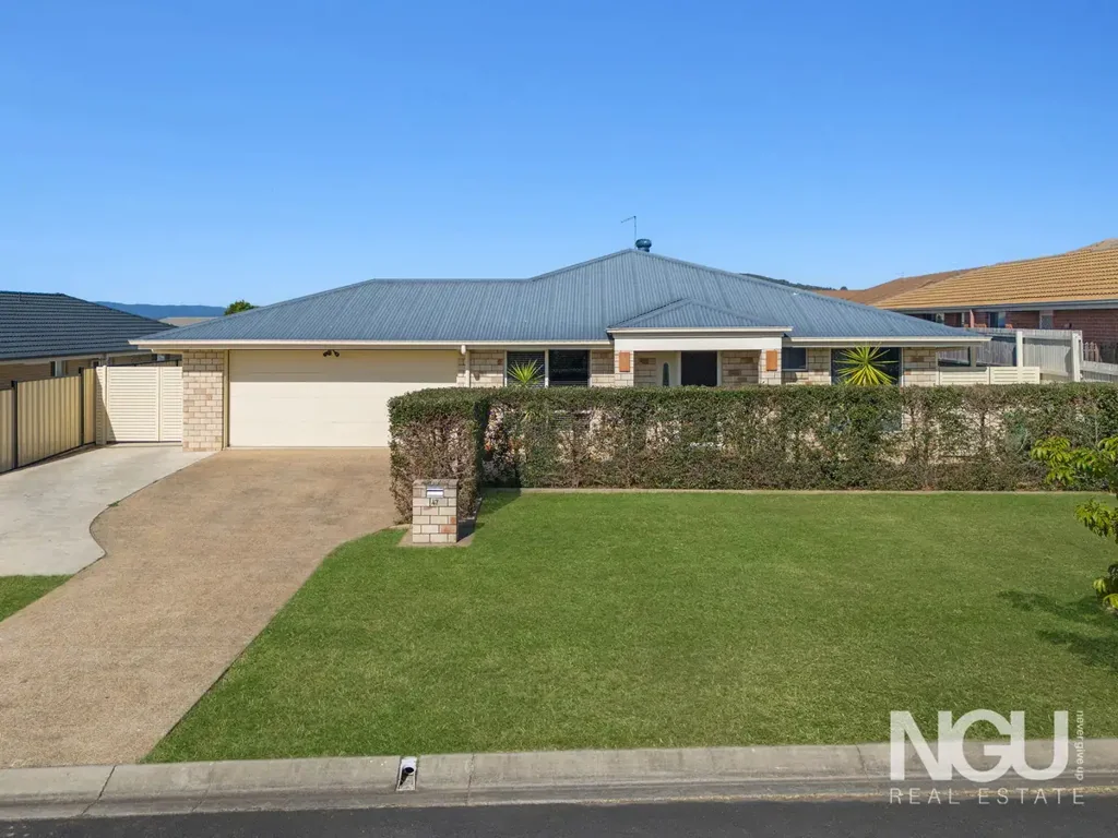 Lowood 4Kwarto Modern Family Living on a Spacious 749m² Block with Shed, Solar & Side Access!