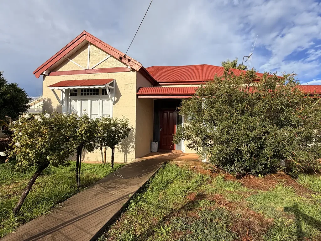 Ray White Real Estate Parkes - 02 6862 1900