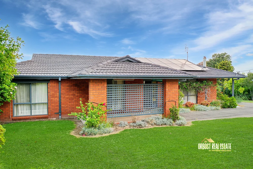 Orbost 3બેડરૂમ CLASSIC BRICK HOME, DOUBLE BLOCK
