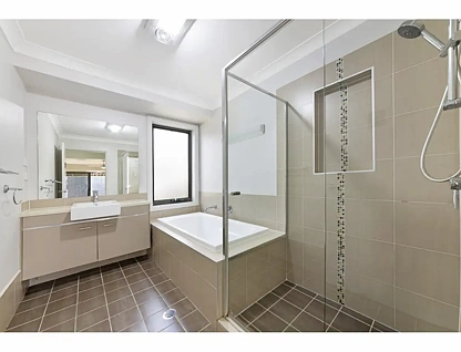 5 Langshan Street, Spring Farm, NSW 2570, 4 ਕਮਰੇ, 2 ਬਾਥਰੂਮ, House