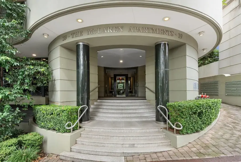 North Sydney 3બેડરૂમ Exceptional Space, Convenience & Lifestyle in Prestigious McLaren Apartments