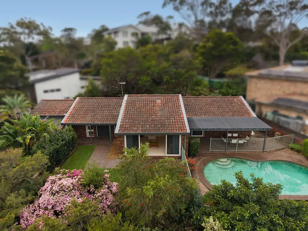 Davidson 3Kwarto Family home with panoramic views of Bondi, Sydney CBD & Chatswood city skylines and further scope in a leafy setting