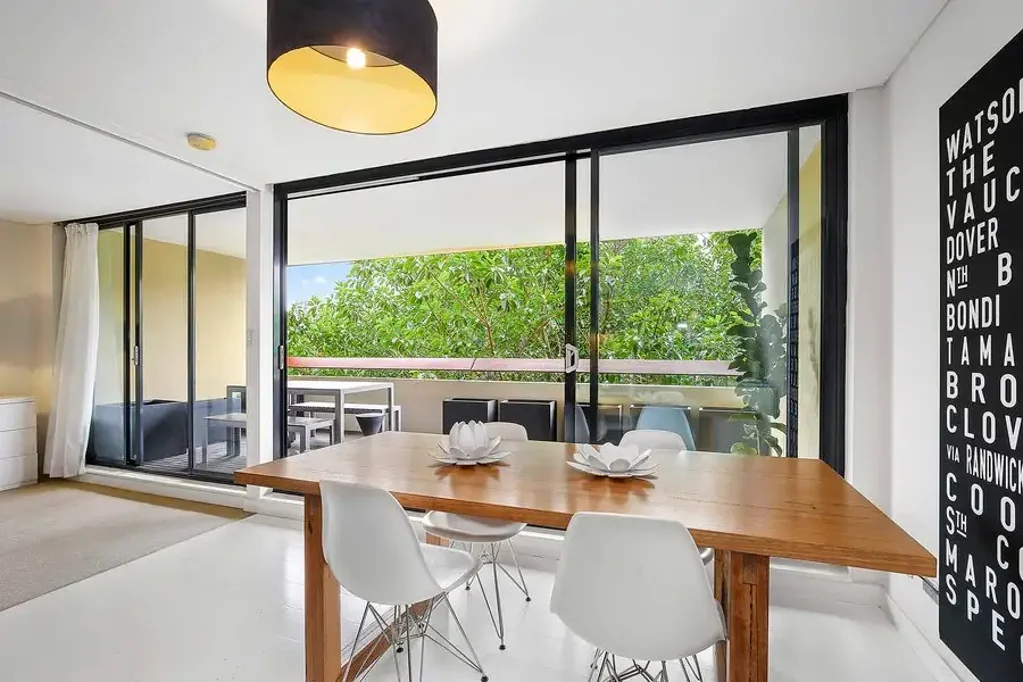 Surry Hills 1Kwarto SOLD! Rare large one-bed apartment with balcony, and separate lot for valuable secure car space. Unbeatable location steps to Central & Crown