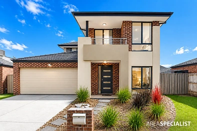 Clyde 5 Bedroom Stylish Family Living on 420m² – The Perfect Place to Call Home
Modern Comfort, Everyday Convenience & Exceptional Value