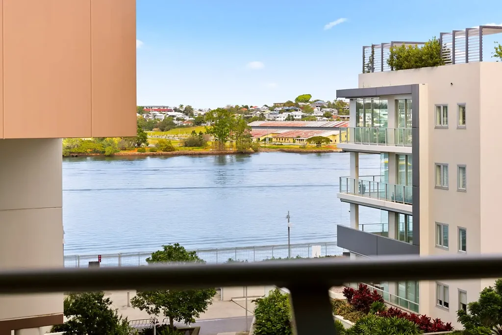 Hamilton 2 Bedroom The Rare River View That Doesn't Compromise on Light