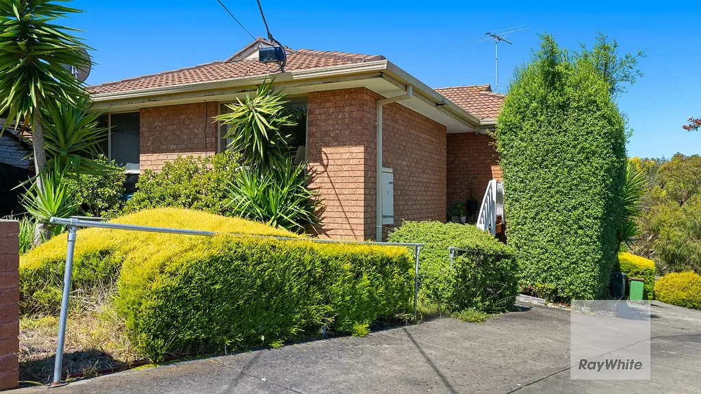 Comfortable family living in the heart of Attwood!
