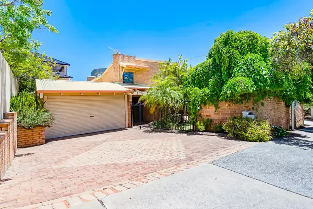NEAT FAMILY HOME WITH SECURE FRONT YARD