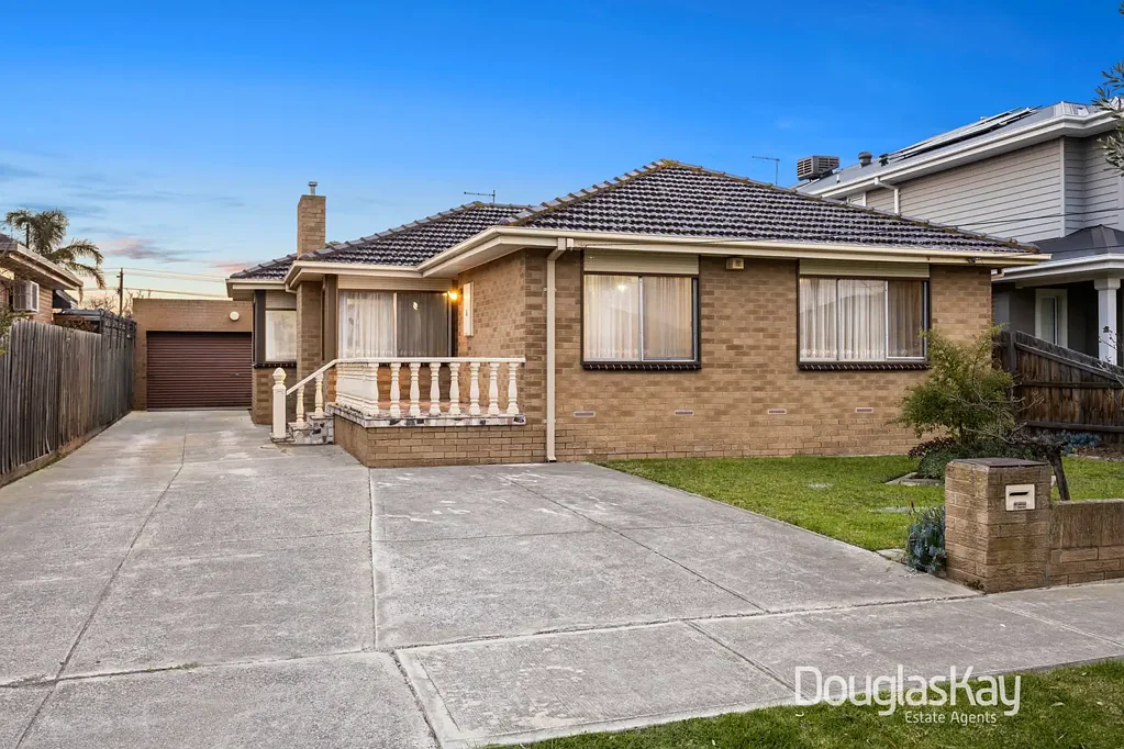 Sunshine West 3房 位于学区和 Ardeer Station 区域的卓越家庭住宅 Exceptional Family Credentials In School & Ardeer Station Zone.