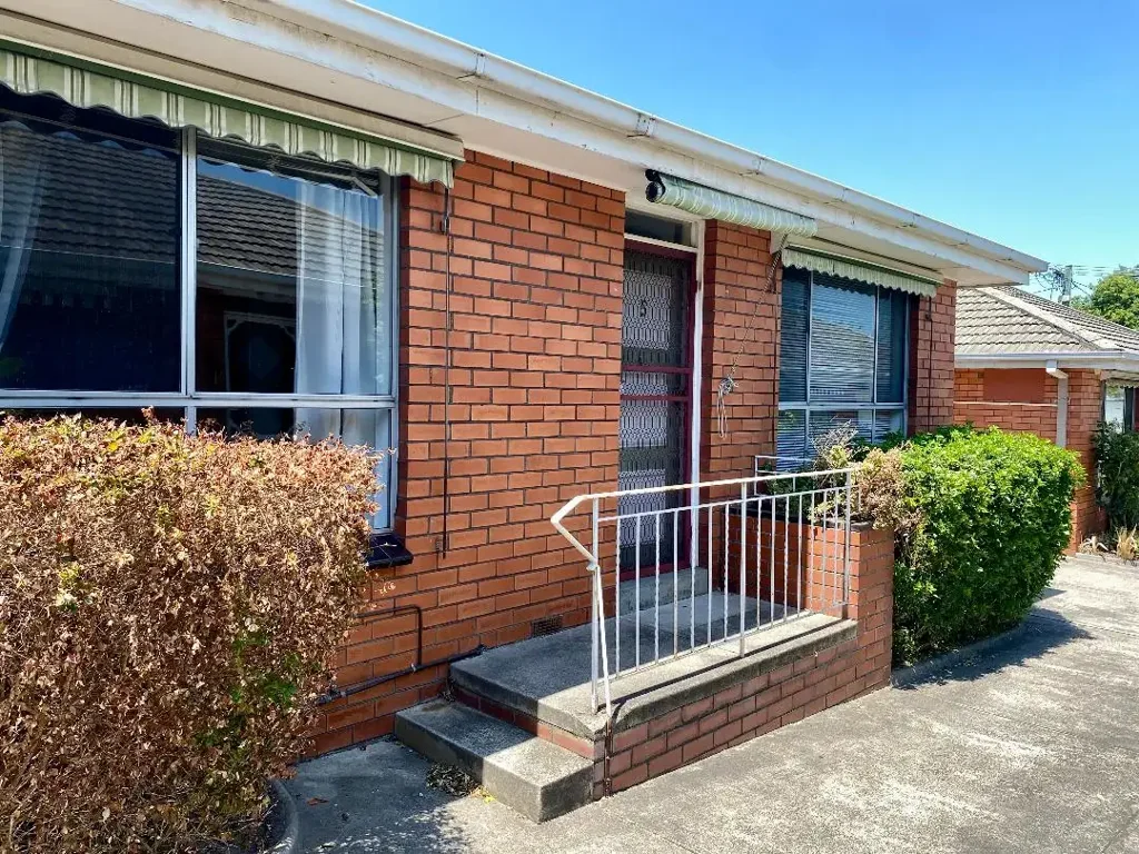 FRESHLY PAINTED TWO BEDROOM UNIT