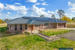 2 YELLOWTAIL CT, Armidale