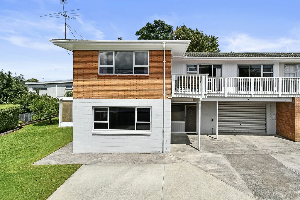 Papakura 3Zimmer Perfect Extended Family living- 280 m2 of house!!