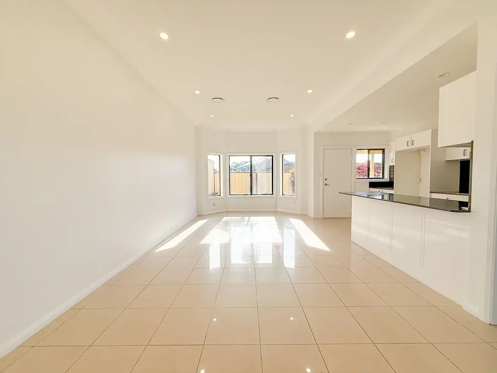 Airconditioned 3 Bedroom 2.5 Bathroom modern duplex with double car garage