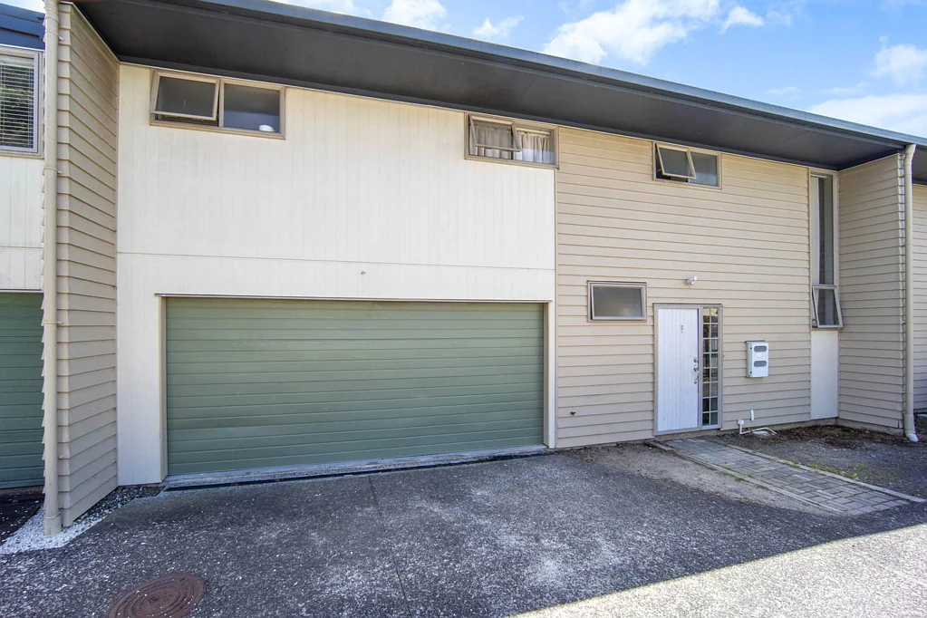 Mount Albert 4Zimmer Blend of Convenience, Space, and Location