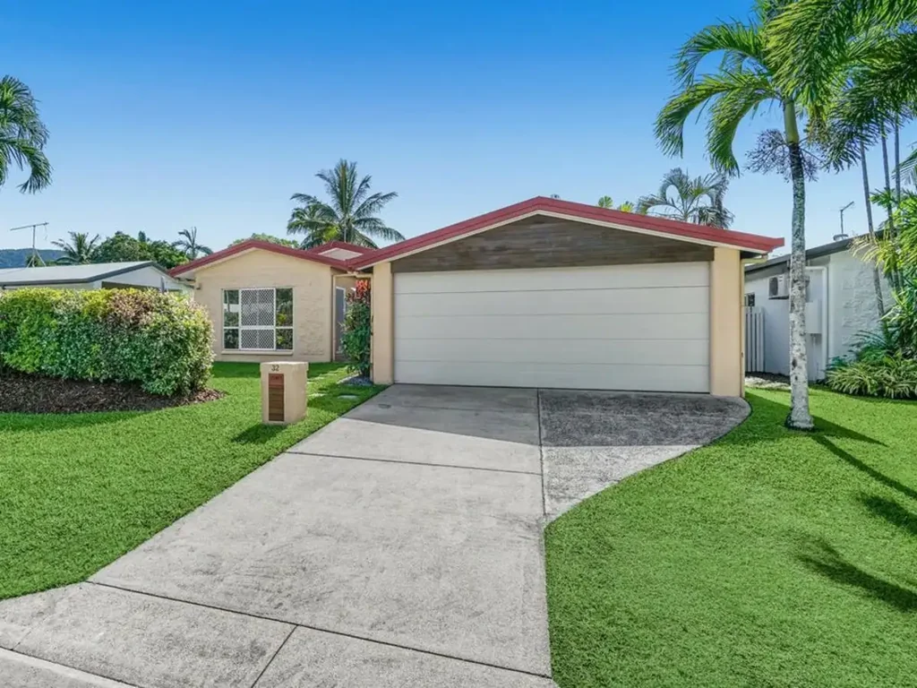 BEACHSIDE FAMILY HOME!!