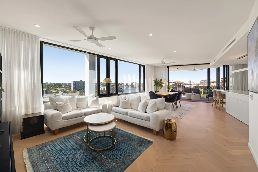 Kangaroo Point 3房 2021年精筑公寓 次顶层河景 无遮挡景观 Miele电器 主厨级厨房 私人套间 双地下车位 豪华社区 地段优越 Luxury Landmark Living with Enchanting Riverfront Views