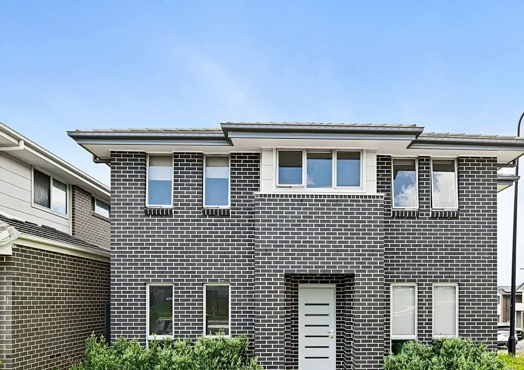 Spacious 5-Bedroom Family Home in Prime Schofields Location!