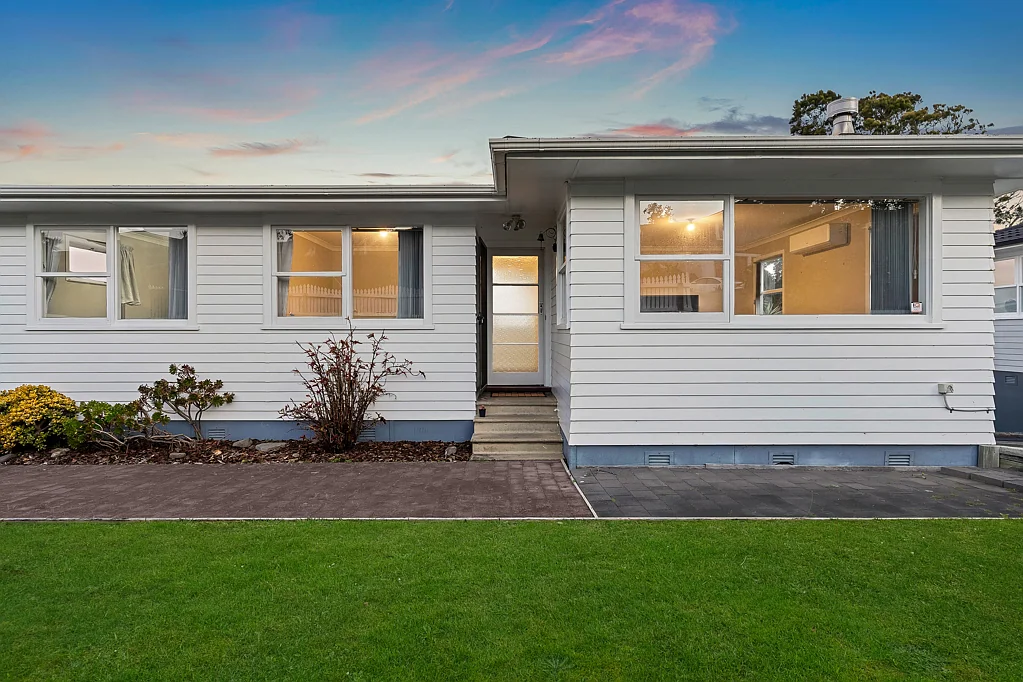 Hillcrest 3房 拎包入住！单层weatherboard住宅，高性价比+优质学区，首次置业者/投资者首选！ MOVE IN READY, SINGLE LEVEL & WEATHERBOARD!